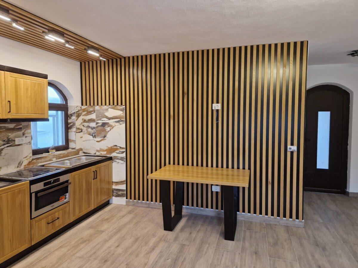 Mobilier din lemn masiv